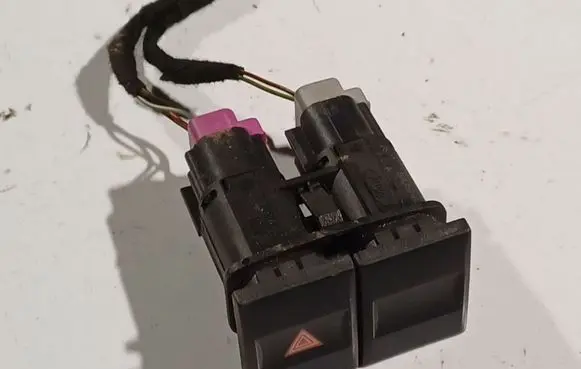 Ford Mondeo Mk III Hazard light switch 2s7t13a350ba 2s7t-13a350-ba
