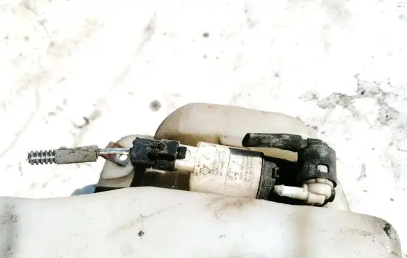 Peugeot 807 Windscreen/windshield washer pump