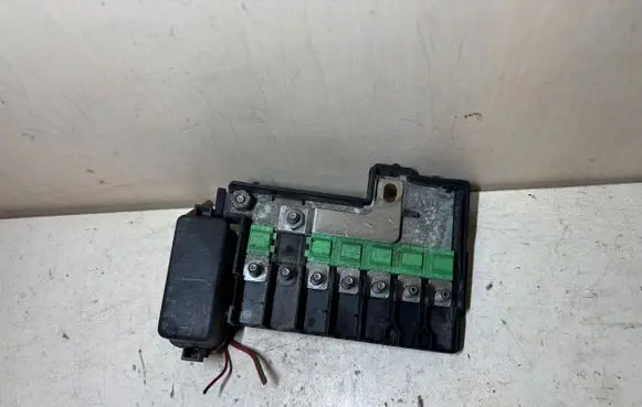 Skoda Fabia Mk2 (5J) Fuse module 6R0937550A 6R0937621