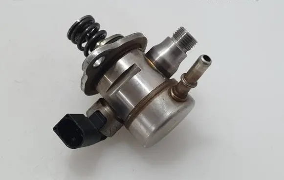 Audi A3 S3 8V Fuel injection high pressure pump 05E127027 DPX250917 1908061