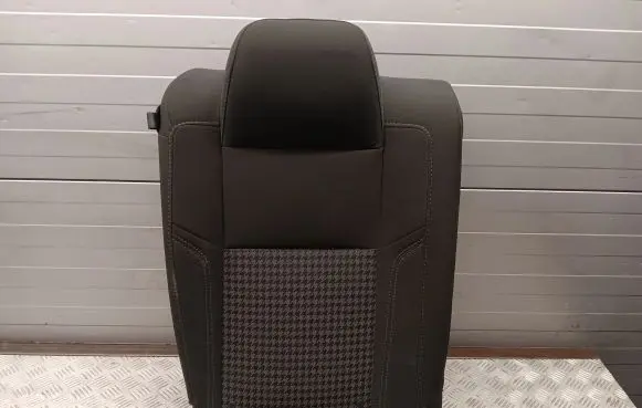Dodge Challenger Rear seat 