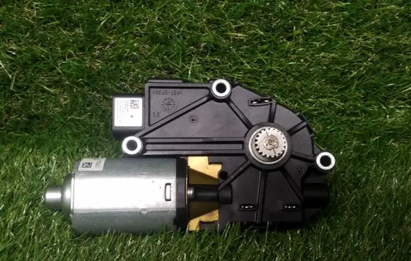 Ford Fiesta Sunroof motor/actuator 1712762C B9320656C