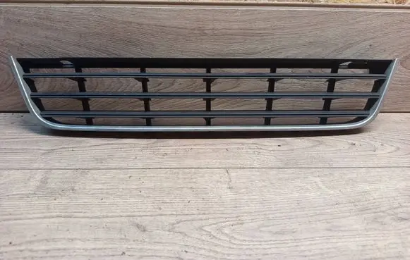 Volkswagen PASSAT B6 Front bumper lower grill 3C0853677