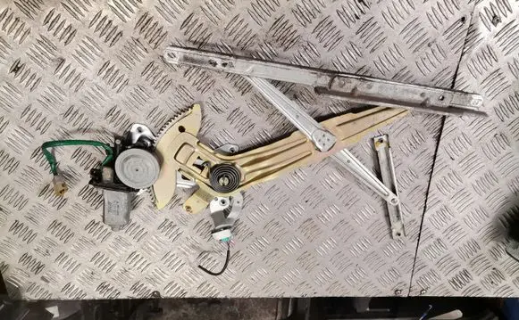 Mitsubishi Pajero Sport I Front door window regulator with motor mr144596