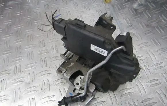 Audi A6 S6 C5 4B Rear door lock 4b0839015g