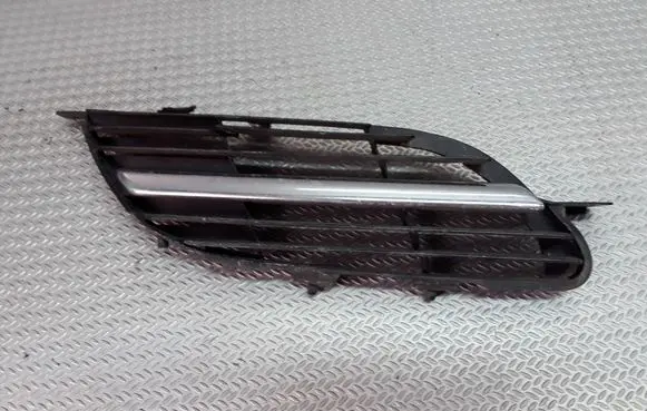 Nissan Almera Tino Front bumper upper radiator grill 9381M020
