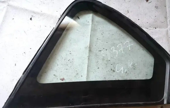 Toyota Corolla Verso E121 Rear side window