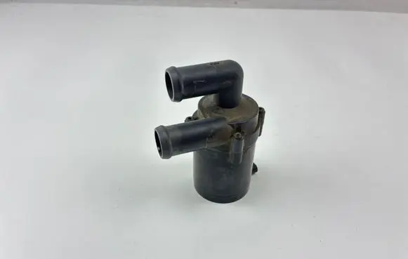 Volkswagen PASSAT B7 Water pump 702671490