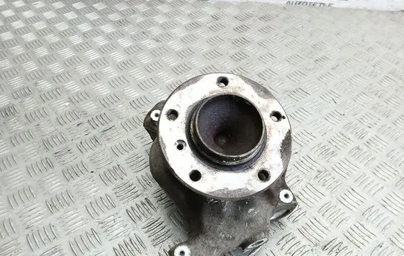 Front wheel hub spindle knuckle