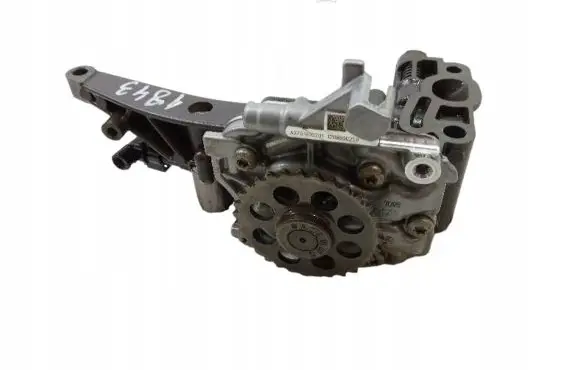 Mercedes-Benz E C207 W207 Oil pump R2781810601