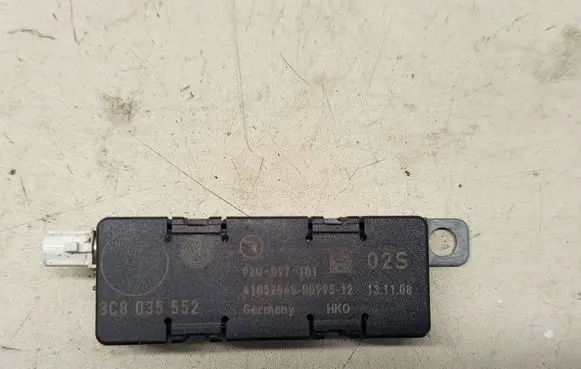 Volkswagen PASSAT CC Aerial antenna amplifier 3C8035552