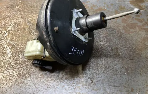 Volkswagen Jetta V Brake booster