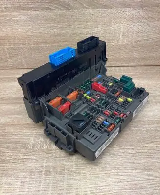 BMW 3 E90 E91 Fuse module 9176886 9119446