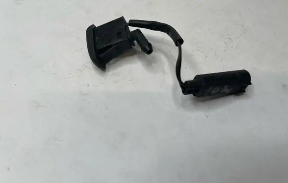 BMW 3 E46 Windshield washer spray nozzle 8362821