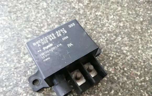 Mercedes-Benz E W211 Charging relay A0025423819