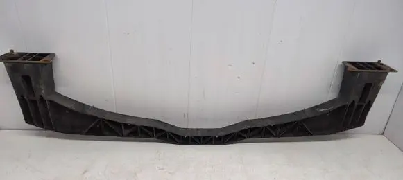 Front bumper mounting bracket