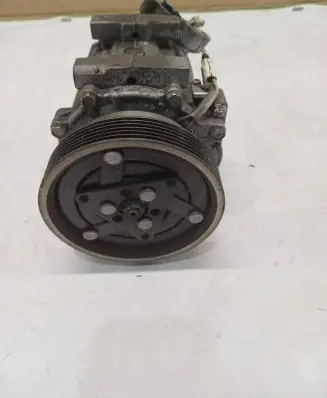 Dacia Sandero Air conditioning (A/C) compressor (pump) 8200866440