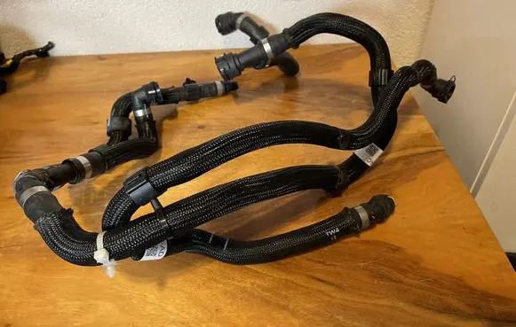 Land Rover Discovery Sport Air intake hose/pipe L8D210C754AD L8D28B160AC