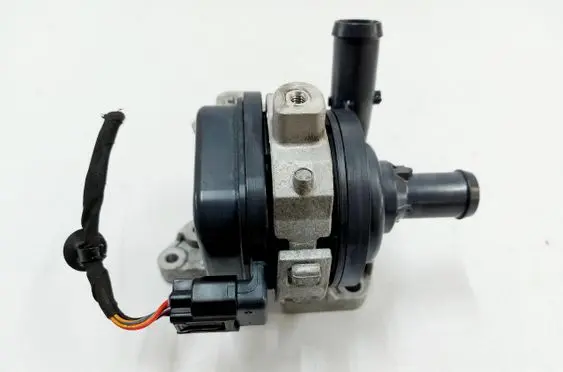 Volvo XC40 Electric auxiliary coolant/water pump 31493259