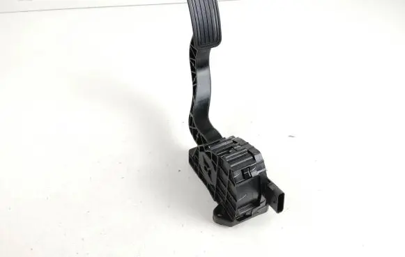 Tesla Model 3 Accelerator throttle pedal M1803065613 1011300008337