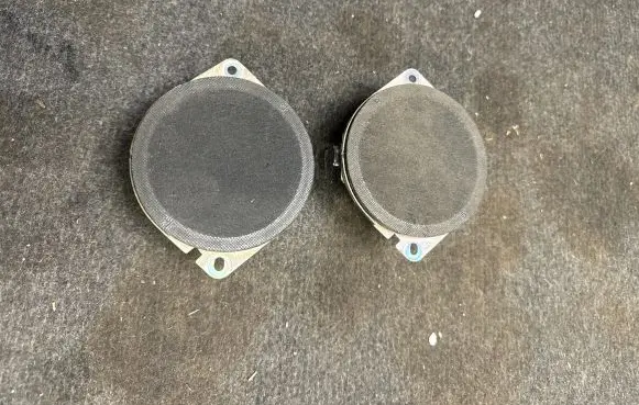 Dodge Challenger Panel speaker 05064359AB 26777AA 4YN18D
