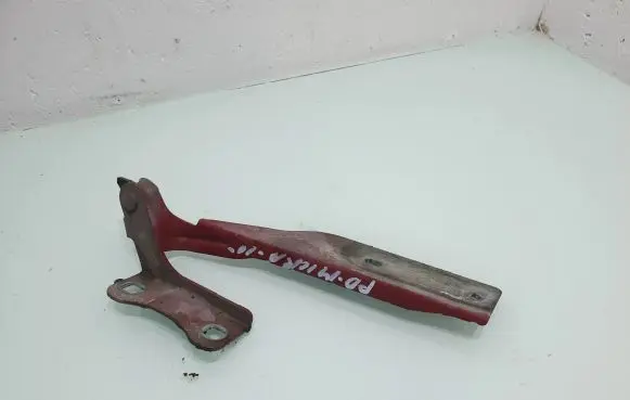 Engine bonnet/hood hinges