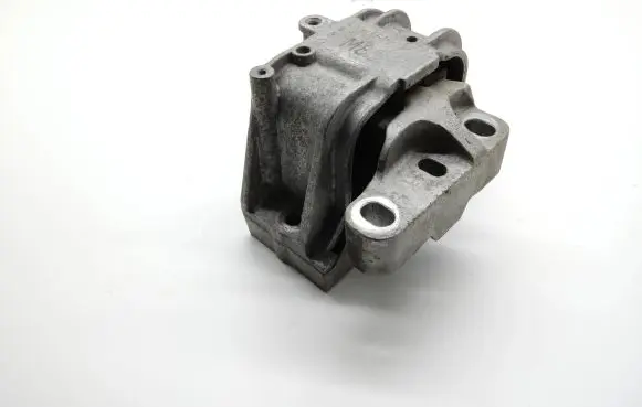 Volkswagen PASSAT B7 Engine mount bracket 1K0199262