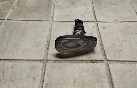 Opel Astra G Front fender indicator light 90560403