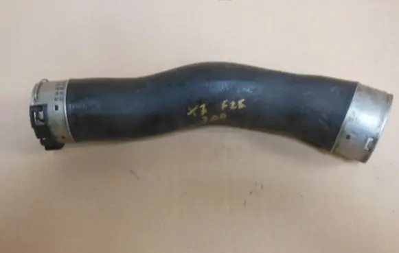 BMW 5 F10 F11 Intercooler hose/pipe 521108A