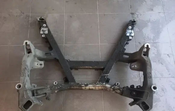 BMW 5 E39 Front subframe 4212271258 1092868 1092867