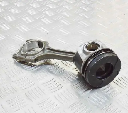 Volvo V40 Piston 82L175