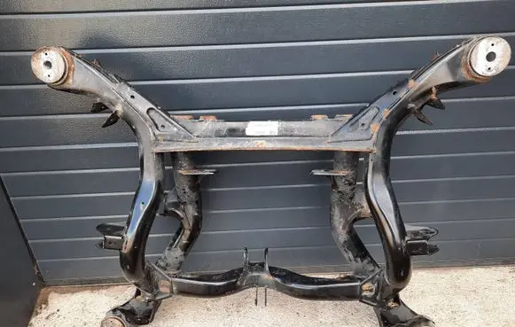 Volkswagen Touareg II Rear subframe 7P0500041 37561086 68001473