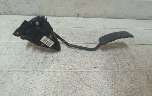 Volvo S40, V40 Accelerator throttle pedal 30865642