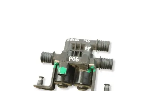 BMW 5 E60 E61 Coolant heater control valve 6931708 6906652 64116906652