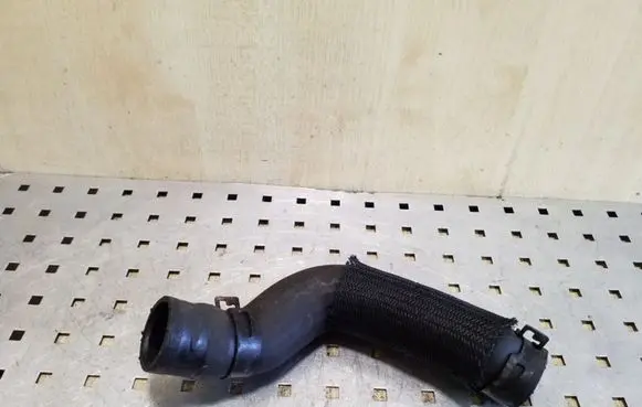 Toyota Avensis T270 Engine coolant pipe/hose