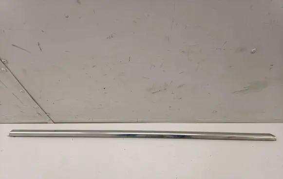 Mercedes-Benz E A207 Front door glass trim molding A2077250282