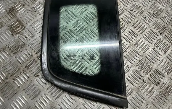 Jeep Renegade Rear side window