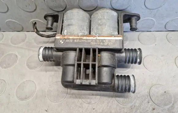 BMW 5 E39 Coolant heater control valve 8374995