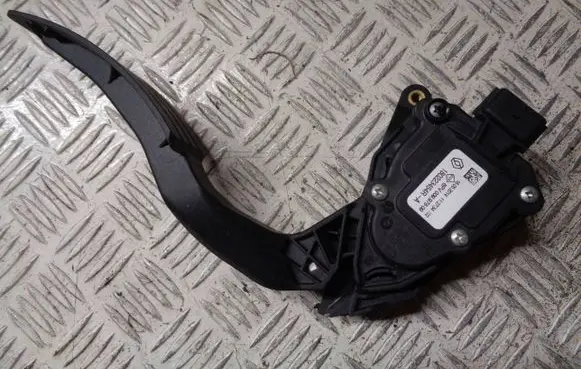Renault Clio IV Accelerator throttle pedal 16052014 180223454R 6PV00997809