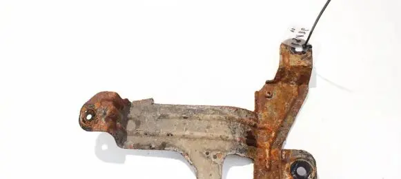 Ford Mondeo MK IV Engine mounting bracket