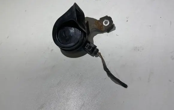Volkswagen Golf V Horn signal 106881157