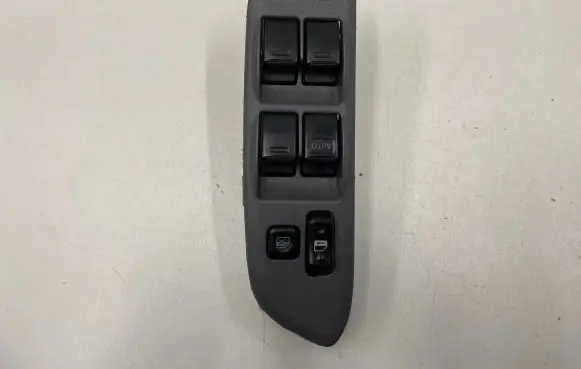 Toyota RAV 4 (XA20) Electric window control switch 8482042090