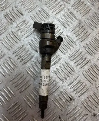 BMW 5 F10 F11 Fuel injector 7810702 0445110617