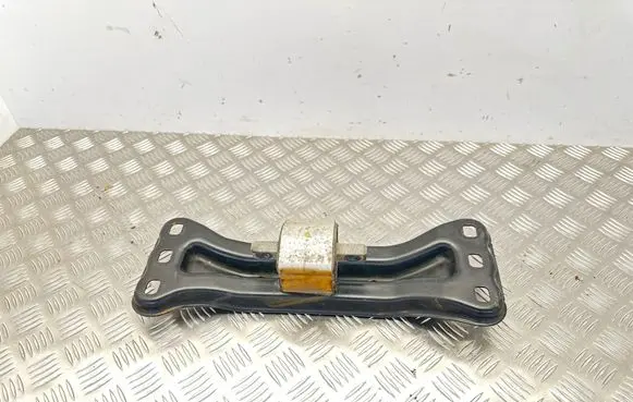 Mercedes-Benz C W204 Gearbox mounting bracket A2042422501 1212Z02002
