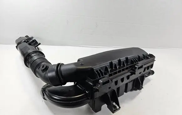 Peugeot 3008 II Air filter box 9812735680