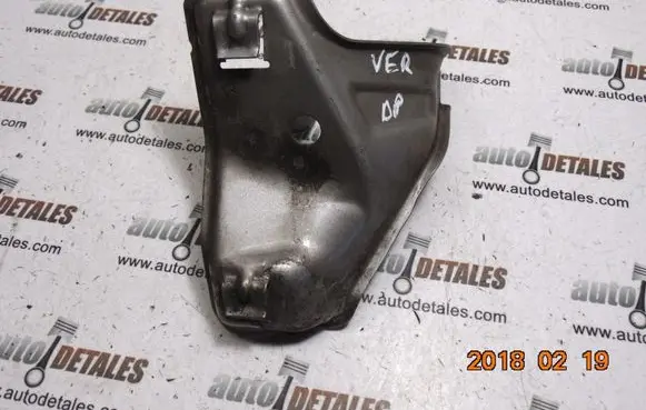 Toyota Corolla Verso E121 Headlight/headlamp mounting bracket