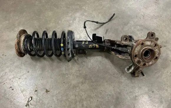 Volvo V70 Front wheel hub spindle knuckle 824904006098