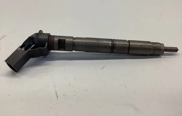 Audi A5 8T 8F Fuel injector 0445115058