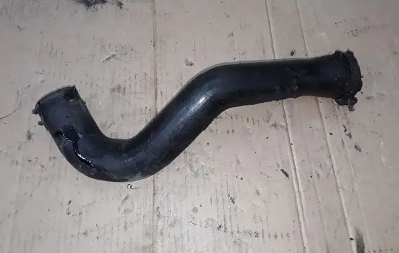 Audi Q7 4L Intercooler hose/pipe 7L6145737B