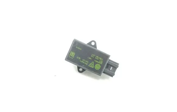 Volkswagen Golf V Seat heating relay 7L0959772
